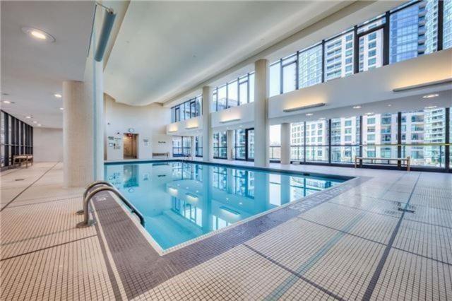 Lakefront Living Downtown Toronto - Free Parking, Gym, Indoor Pool Ngoại thất bức ảnh